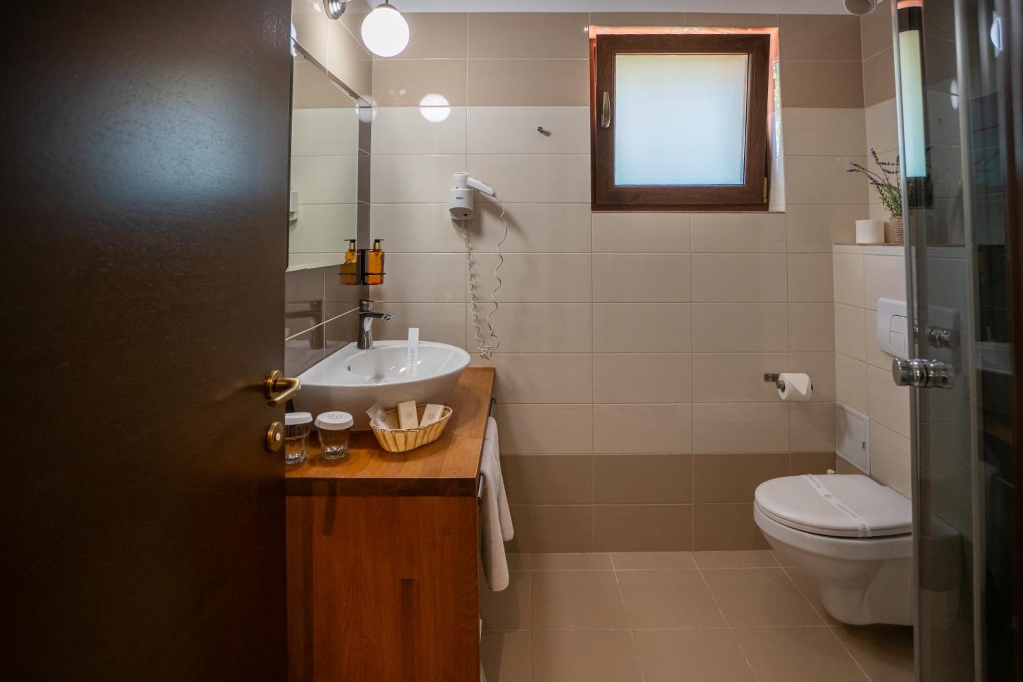 Opus Villa シナヤ エクステリア 写真 Bathroom
