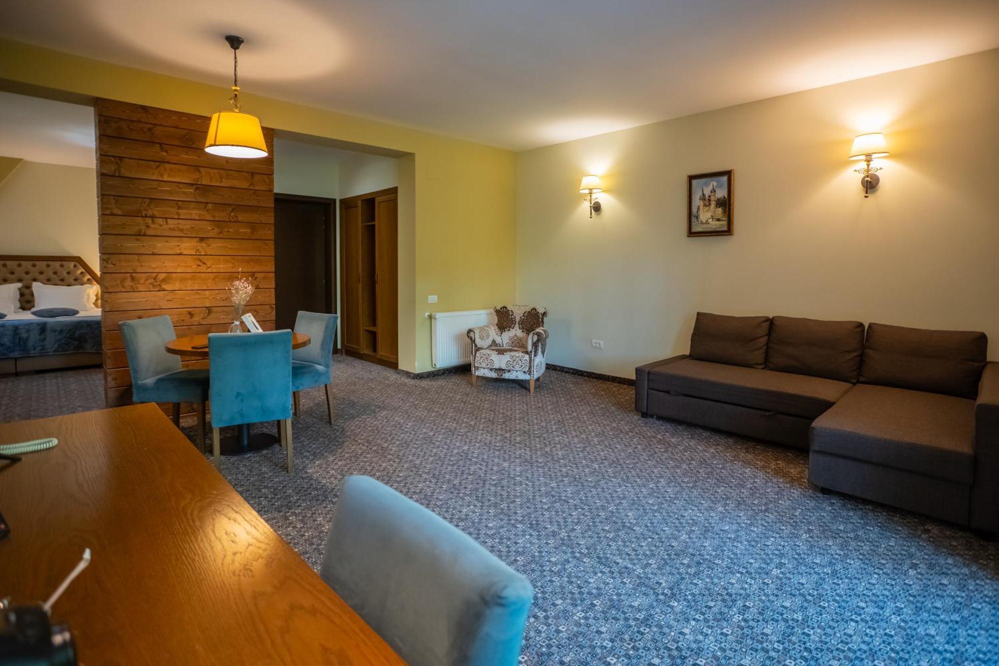 Opus Villa シナヤ エクステリア 写真 A living room in a typical apartment