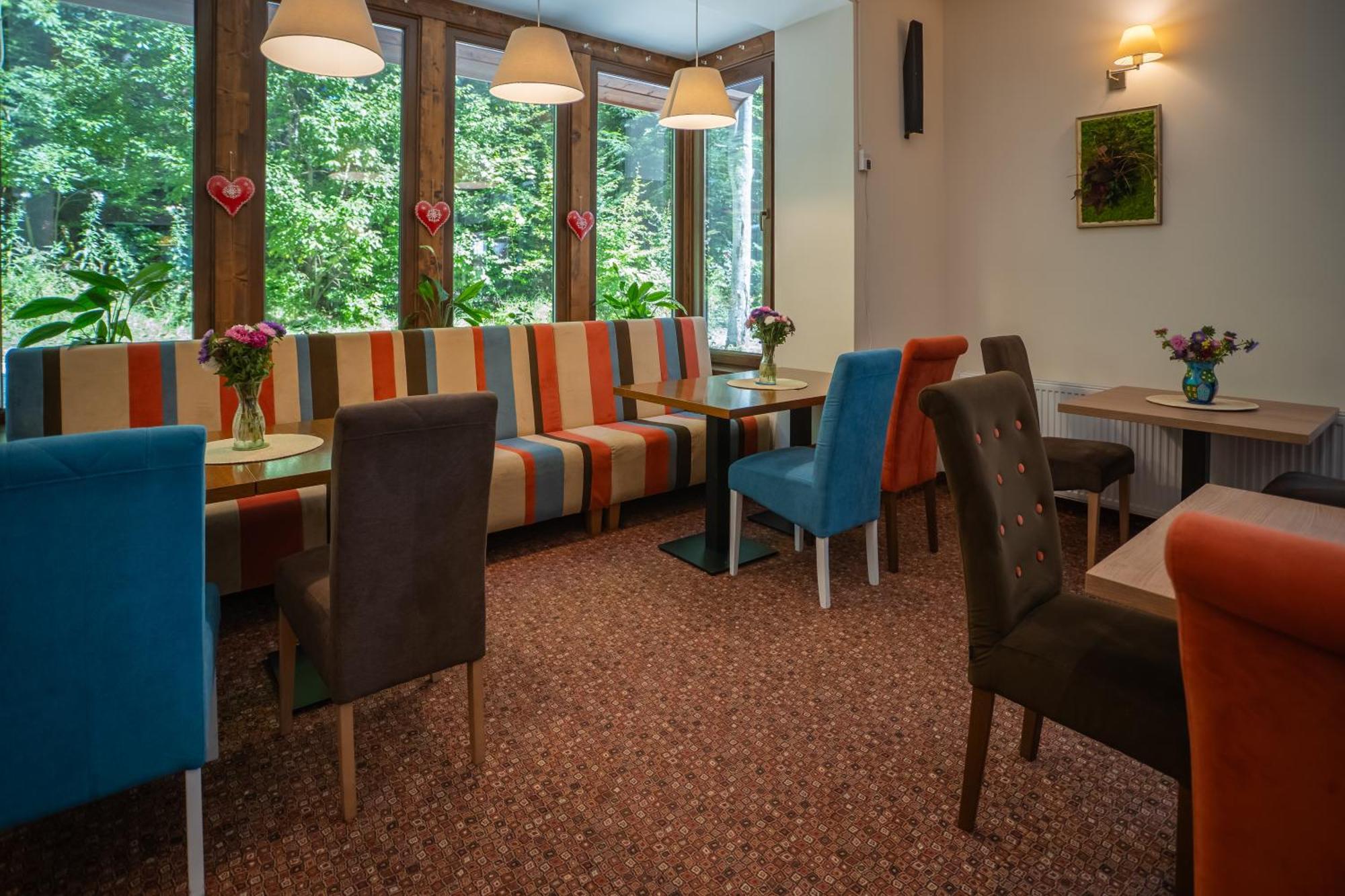 Opus Villa シナヤ エクステリア 写真 Restaurant